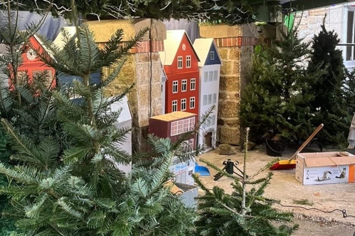 preparaztion-marche-de-noel-2024-r6ykca1d30shinwqqbthizd7srqi0o7jyd3dfbdeuo